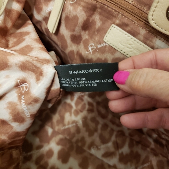 B. Makowsky Light Beige Leather Shoulder Bag, Classic Business Casual - Picture 10 of 12